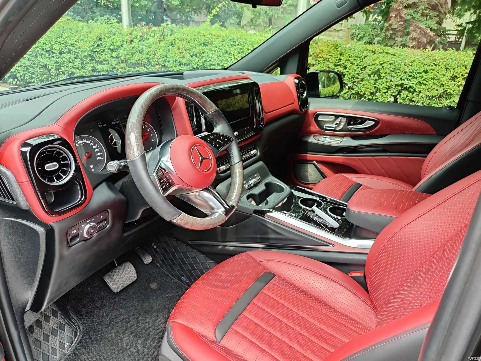 Mercedes-Benz 7, 2025 20