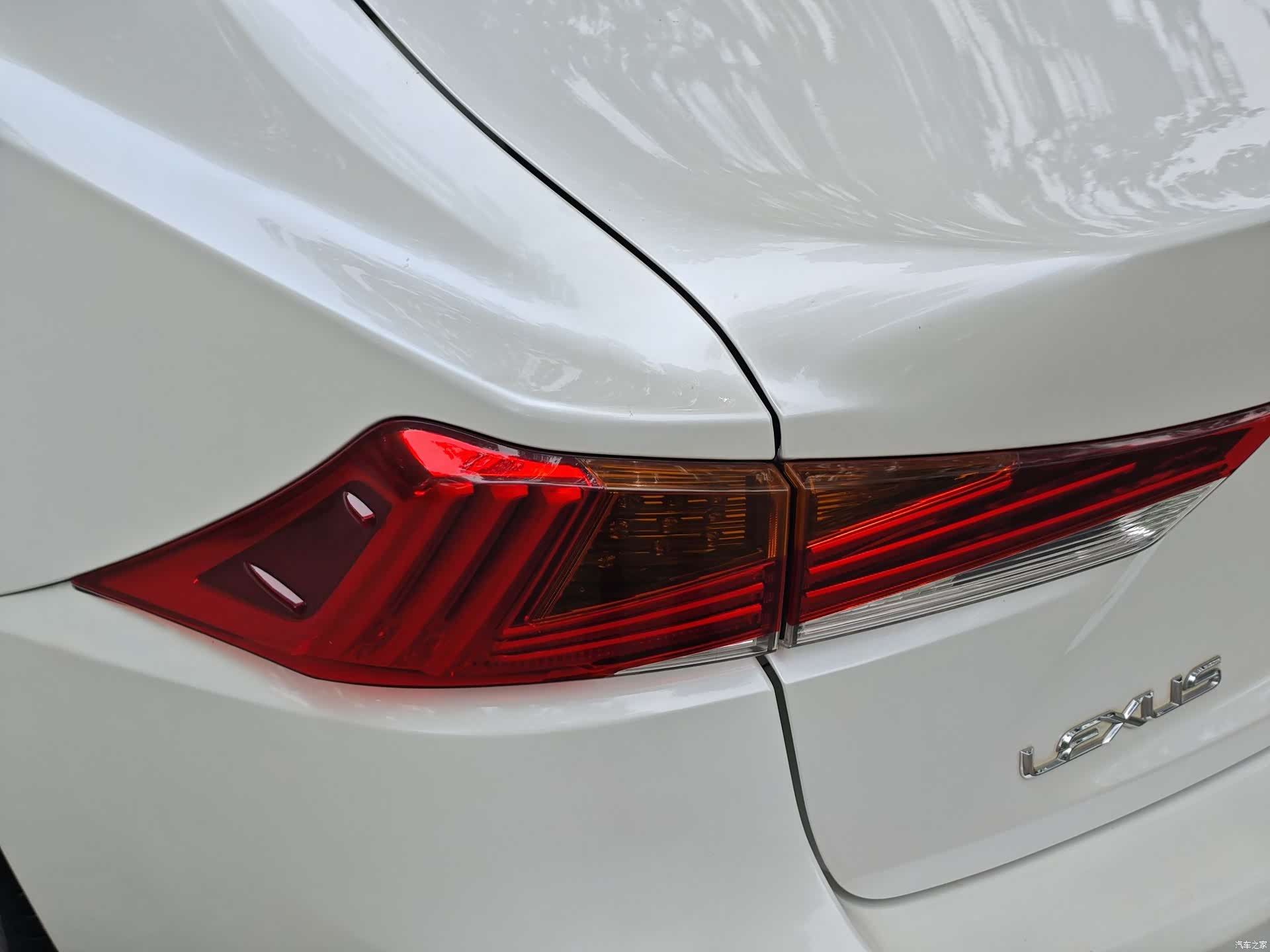 Lexus IS, 2019 15