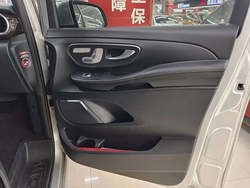 Mercedes-Benz V-class