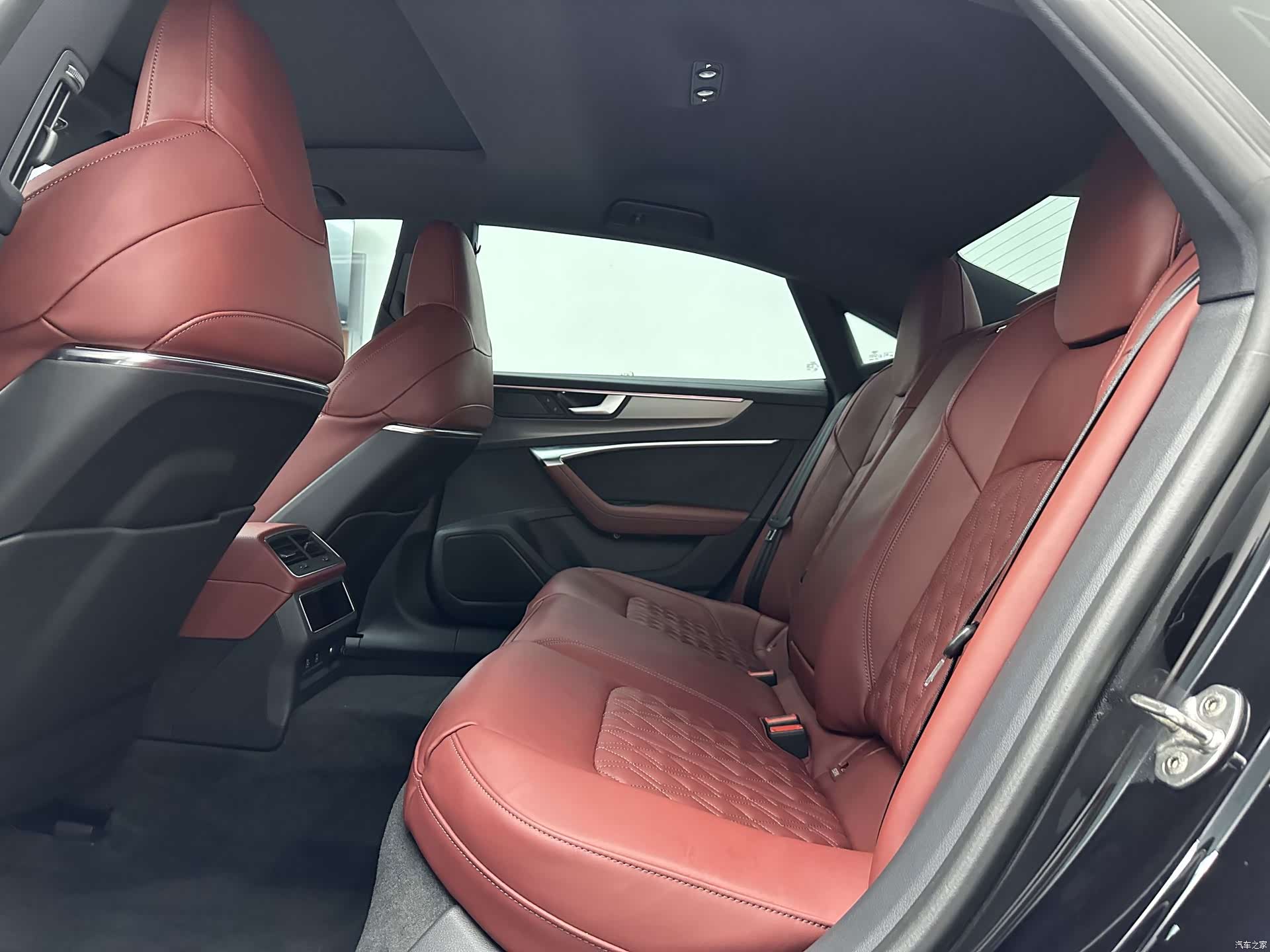 Audi A7L, 2024 12