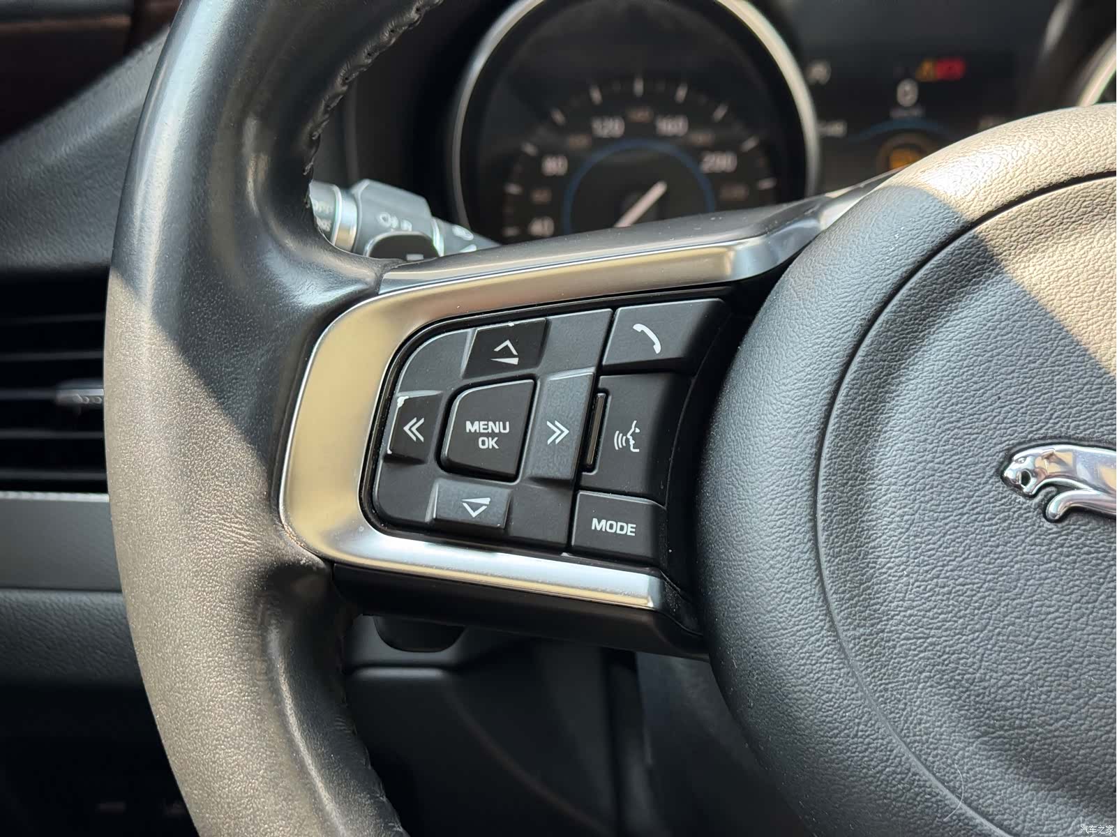 Land Rover XFL, 2017 26