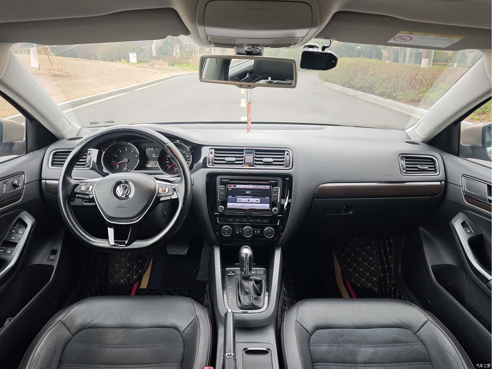 Volkswagen Sagitar, 2015 6