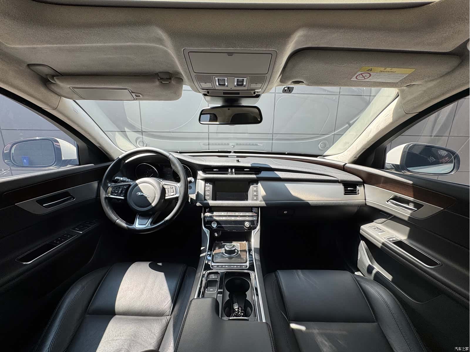 Land Rover XFL, 2017 28