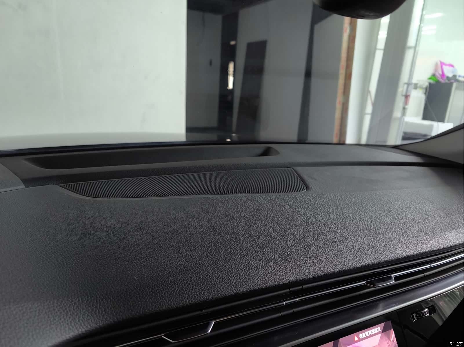 Audi Q8, 2022 11