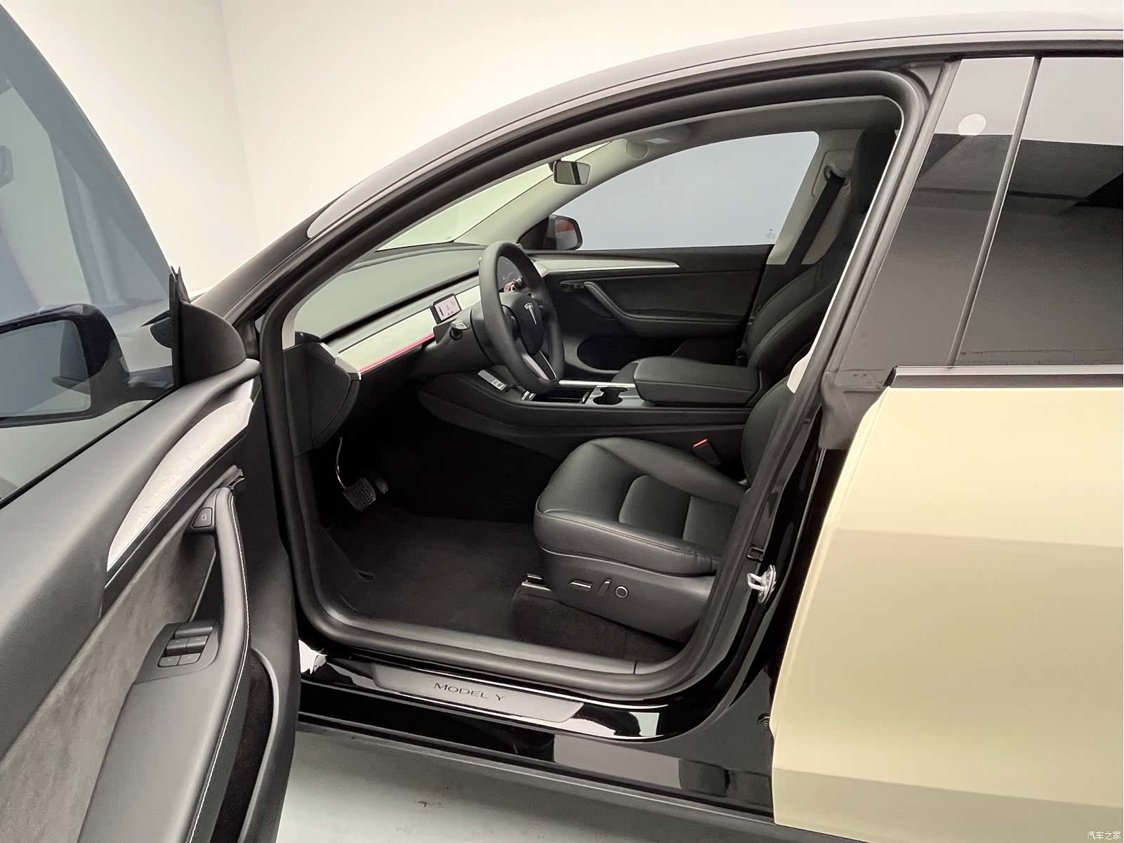 Tesla Model Y, 2023 15