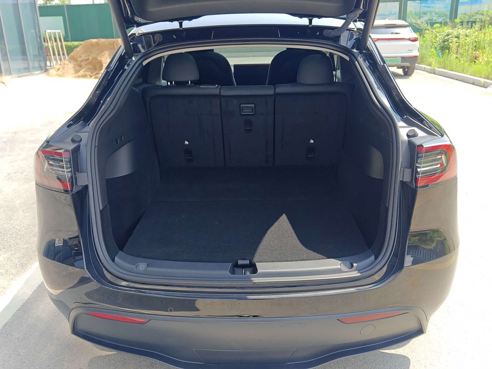 Tesla Model Y, 2023 14