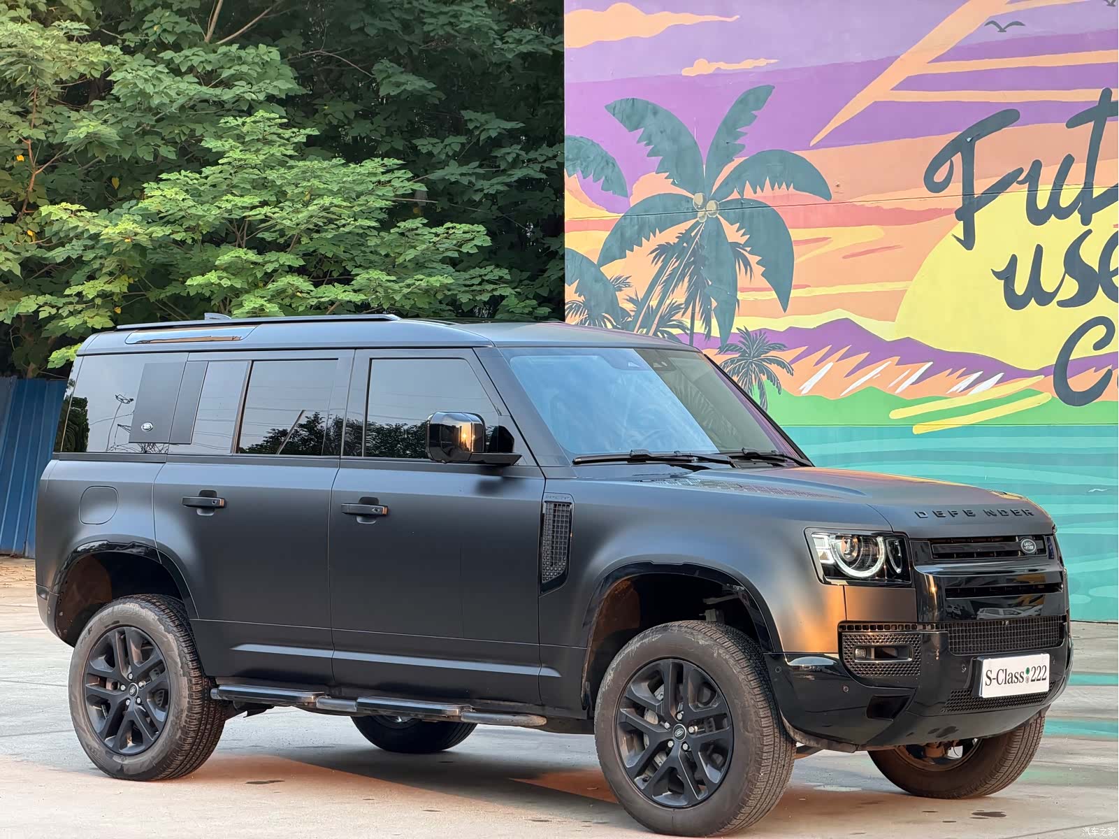 Land Rover Defender, 2023 3