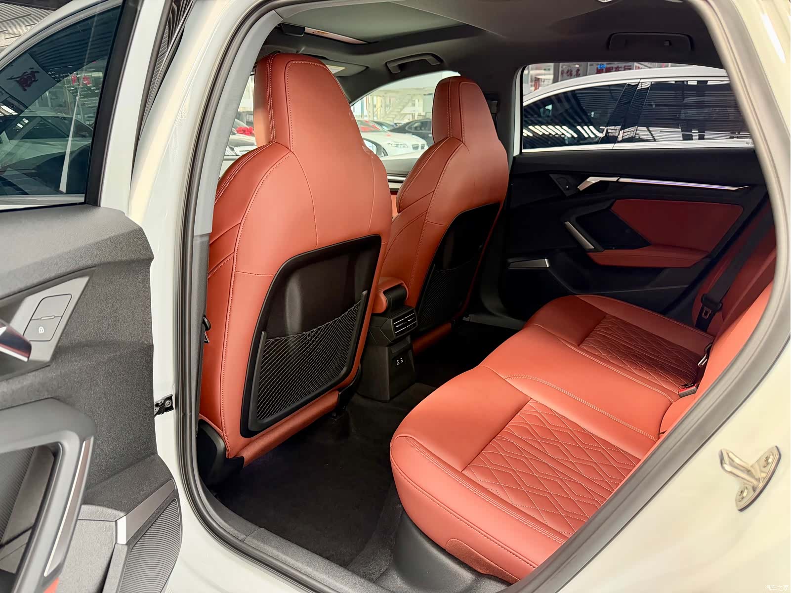 Audi Flying Spur, 2025 6