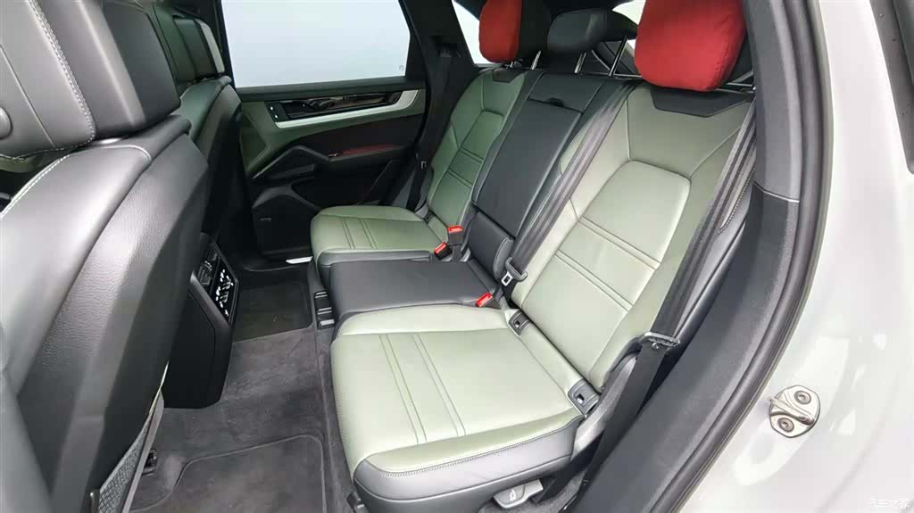 Porsche Cayenne, 2025 13