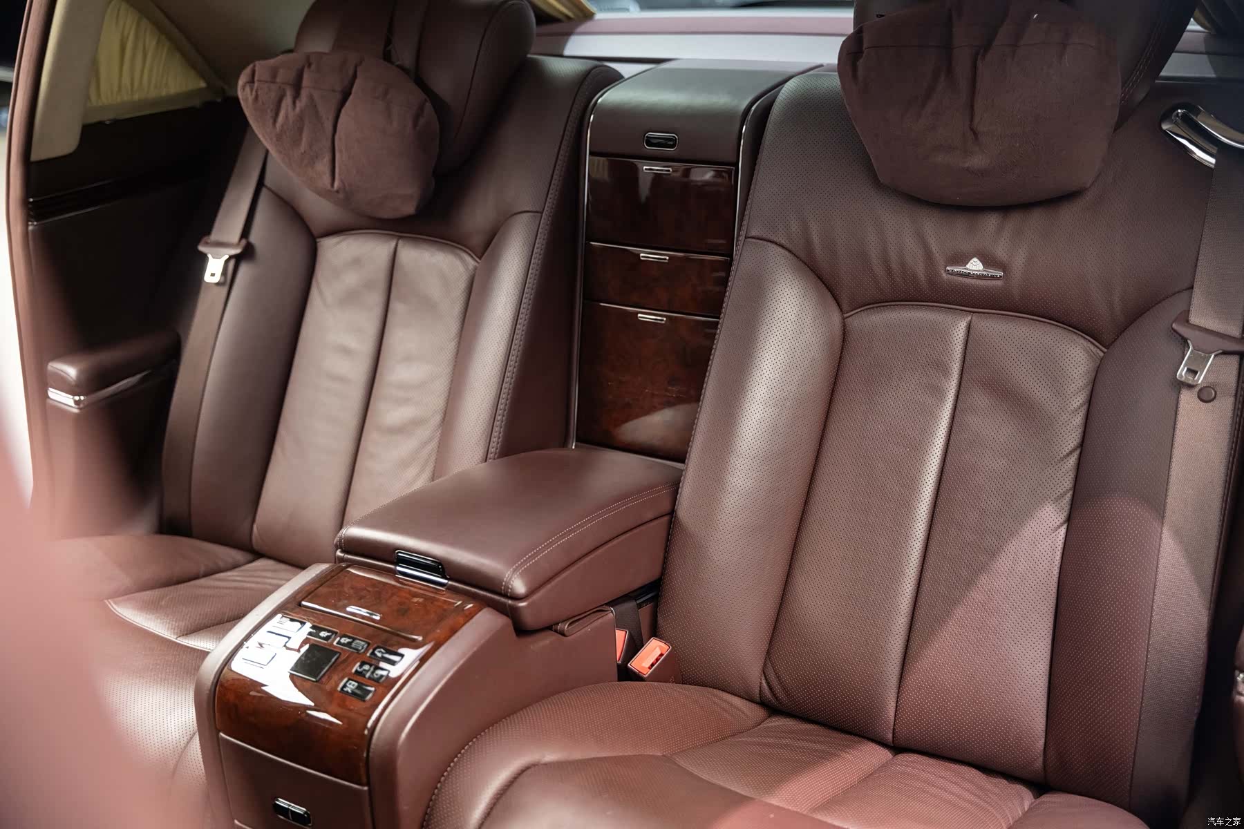 Maybach 62, 2011 7