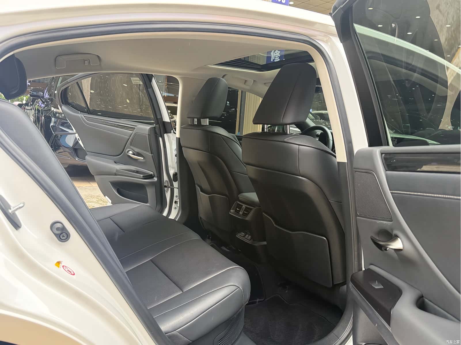 Lexus ES, 2019 8