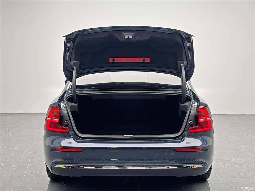 Volvo S60, 2023 11