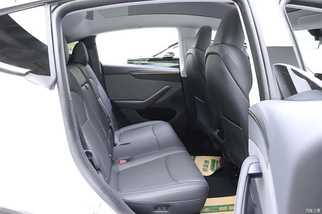 Tesla Model Y, 2026 13