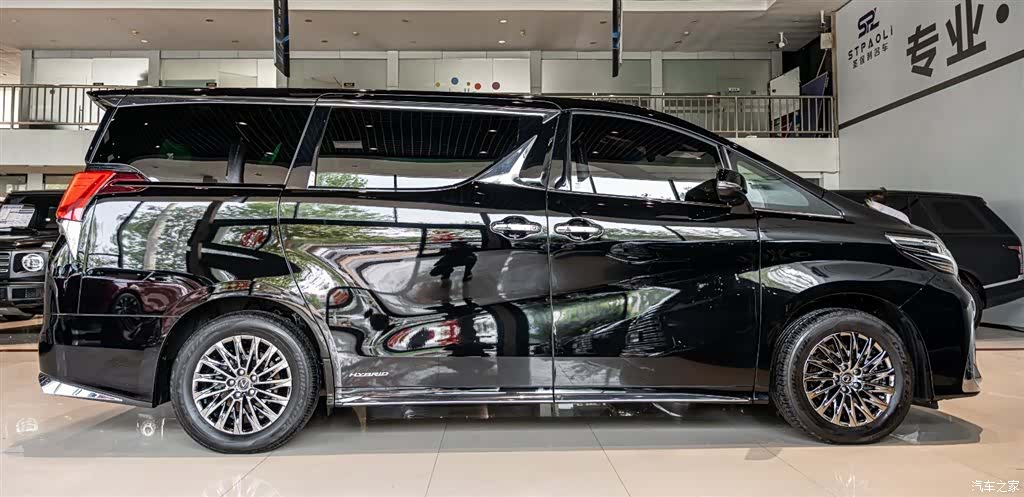Lexus LM, 2022 4