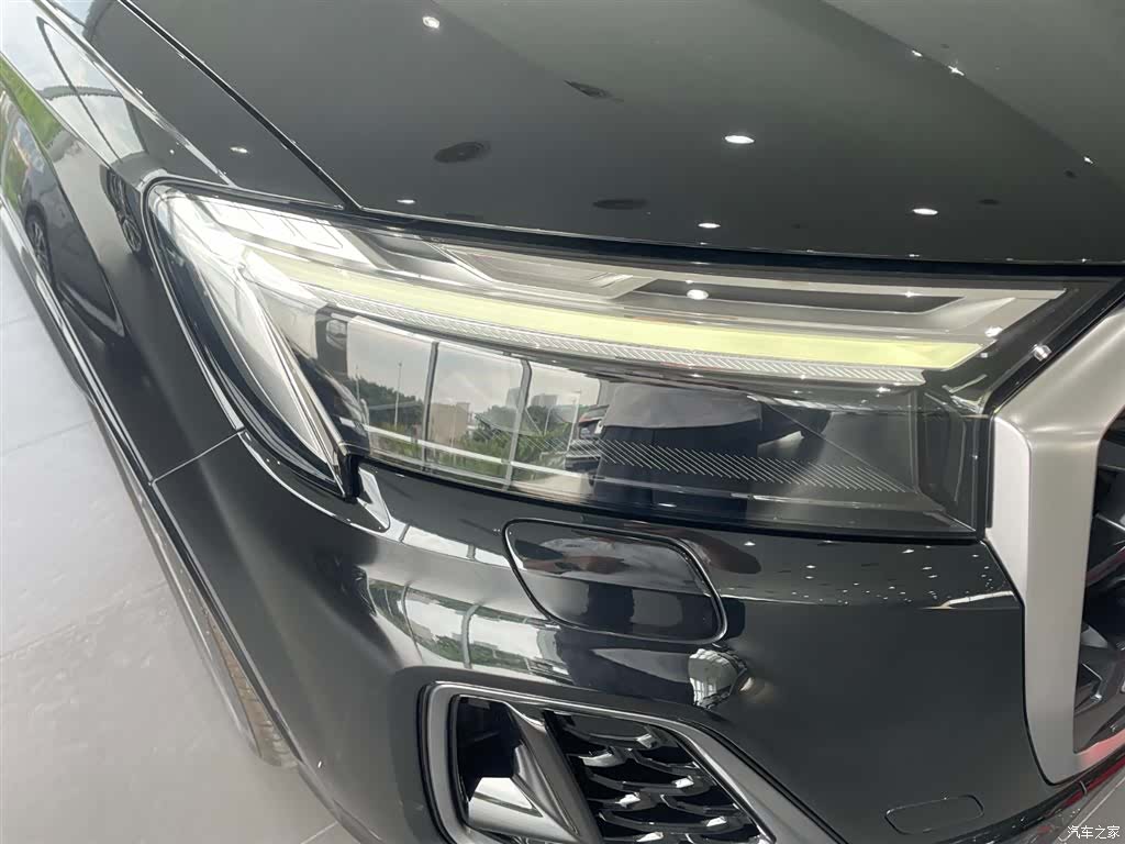 Audi Q7, 2025 10