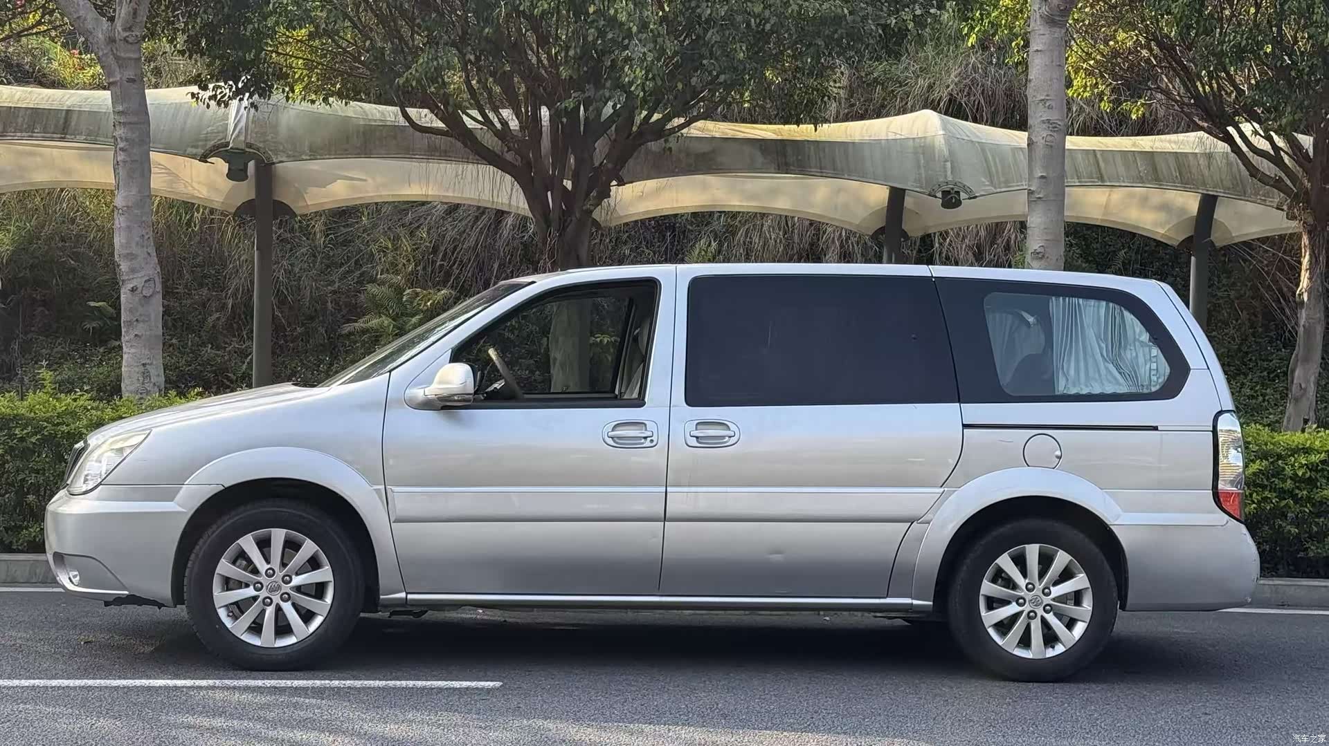 Buick GL8, 2015 3