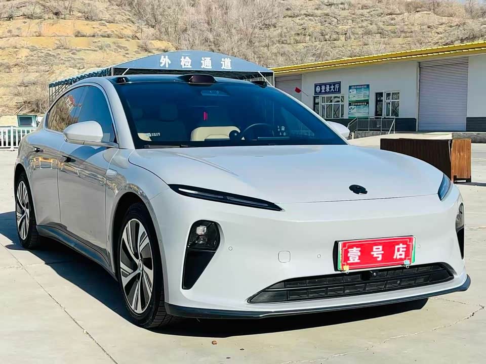 NIO ET5