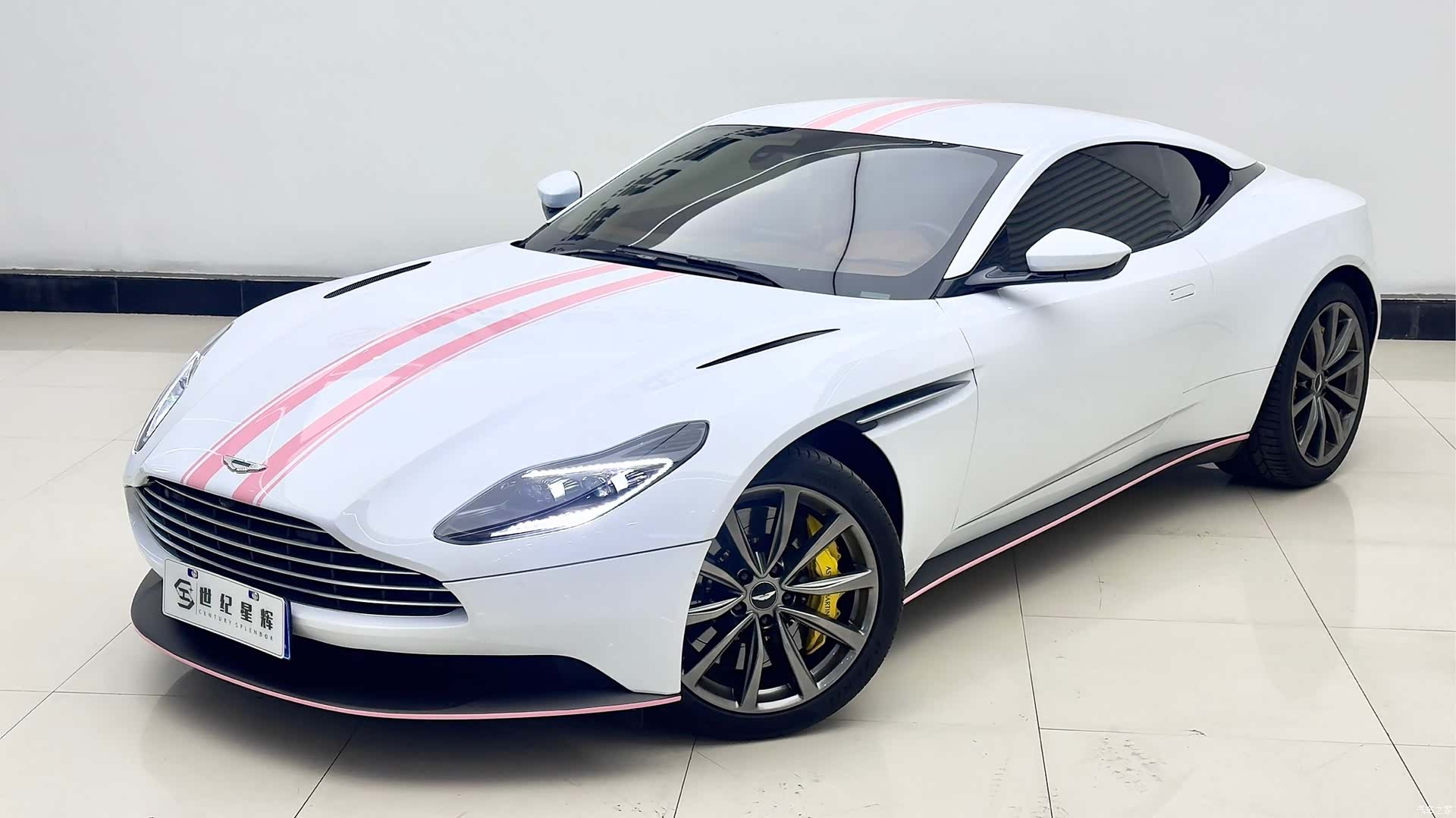 Aston Martin DB11, 2020 13