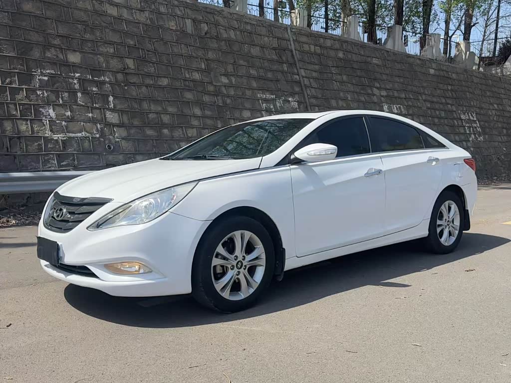 Hyundai 2013 2.0L AT Luxury