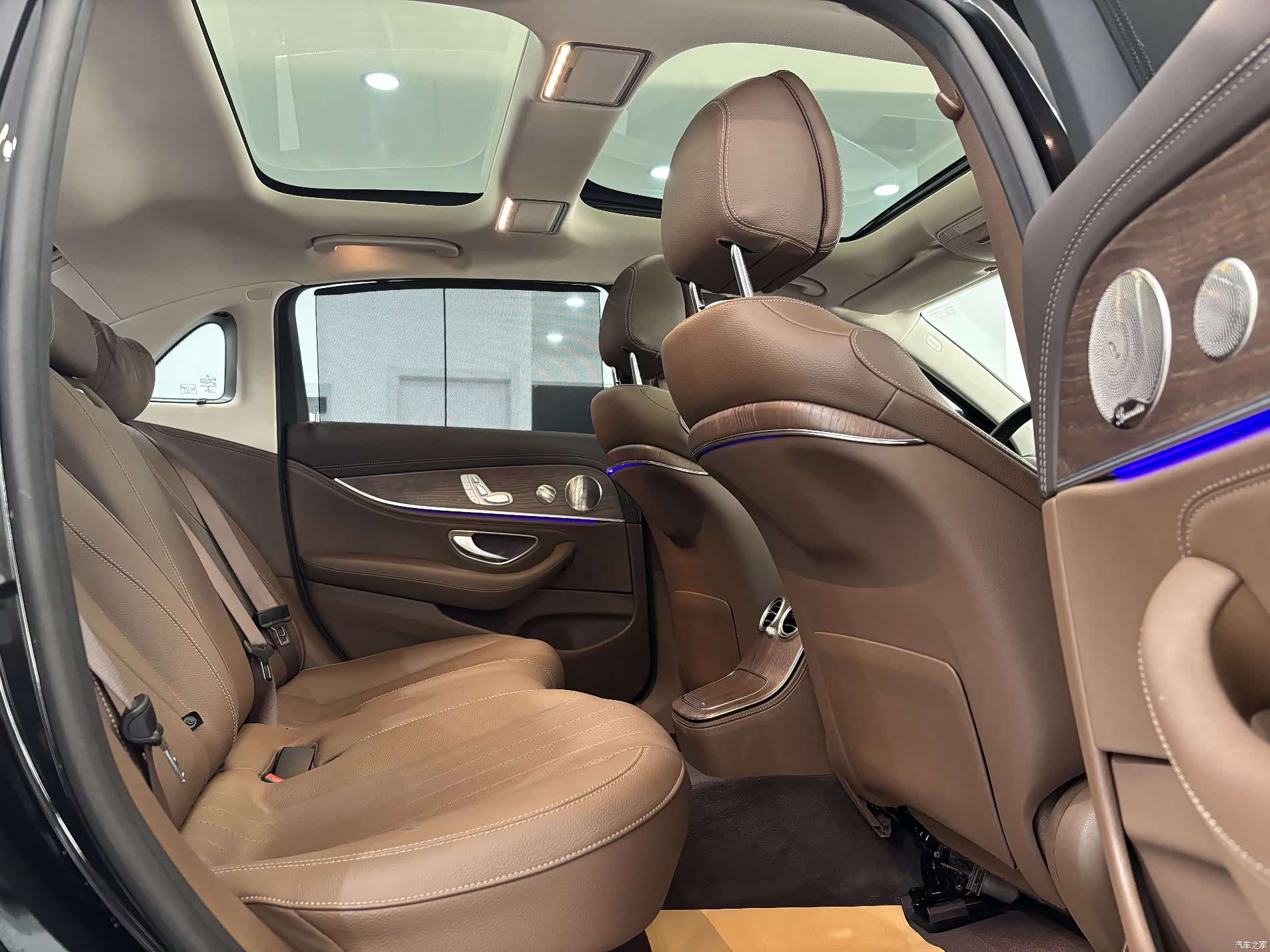 Mercedes-Benz E-Class, 2022 25