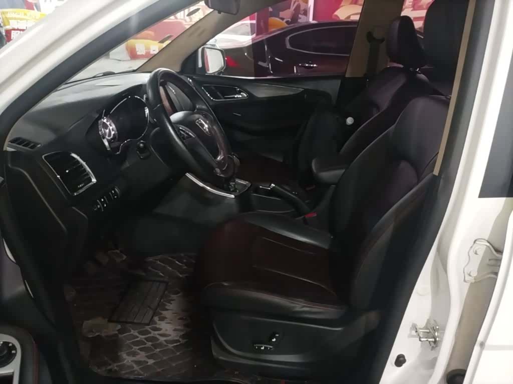 Wuling 560, 2016 15