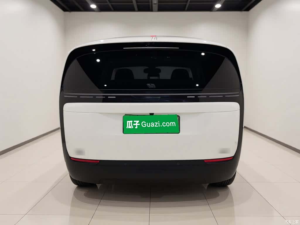 Li Auto MEGA, 2025 3