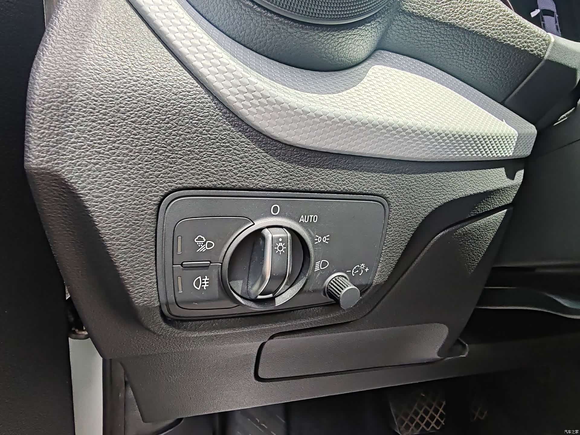 Audi Q2L, 2018 8