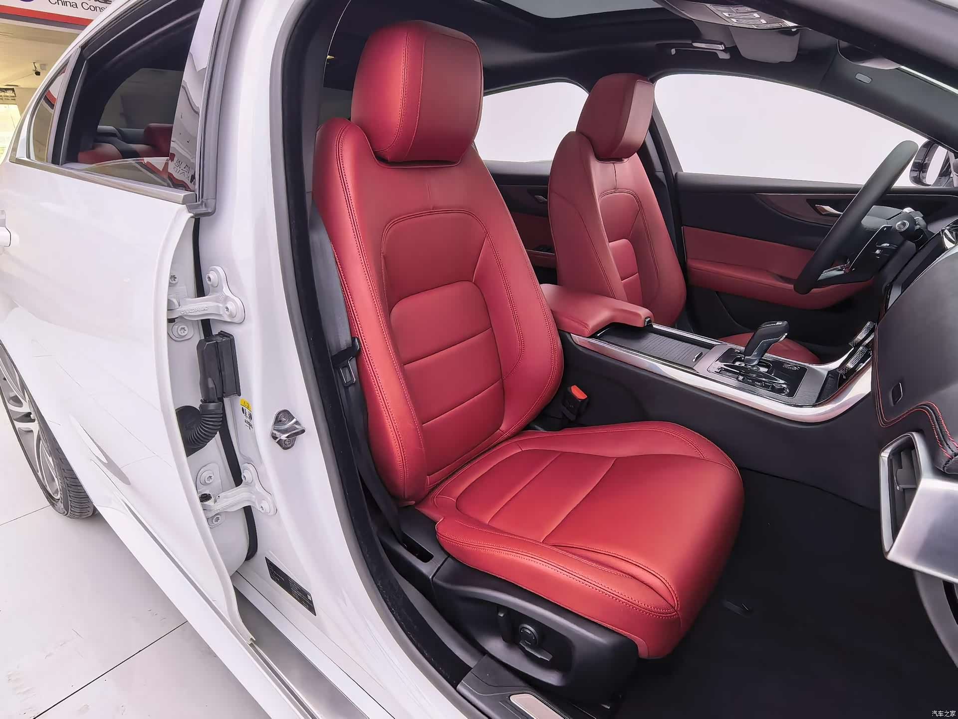 Land Rover XEL, 2022 22