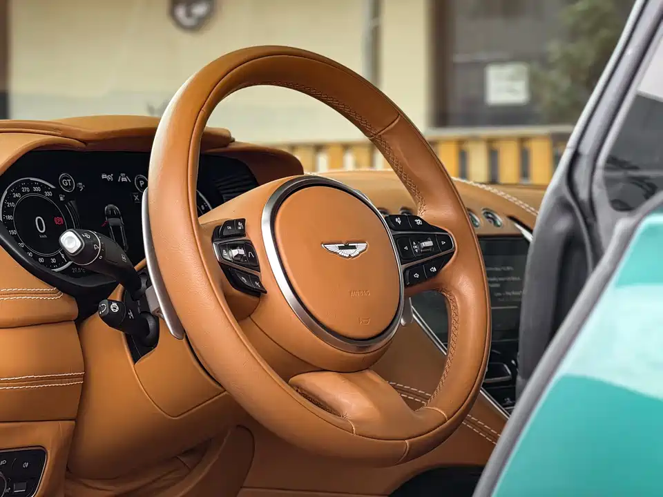 Aston Martin DBX Aston Martin DBX