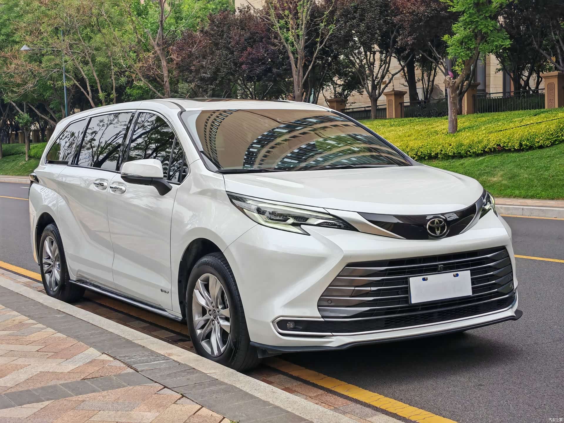 Toyota Sienna, 2024 3