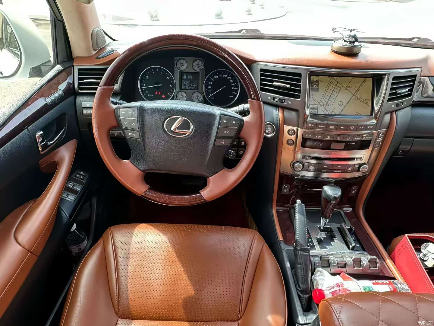 Lexus LX, 2011 4