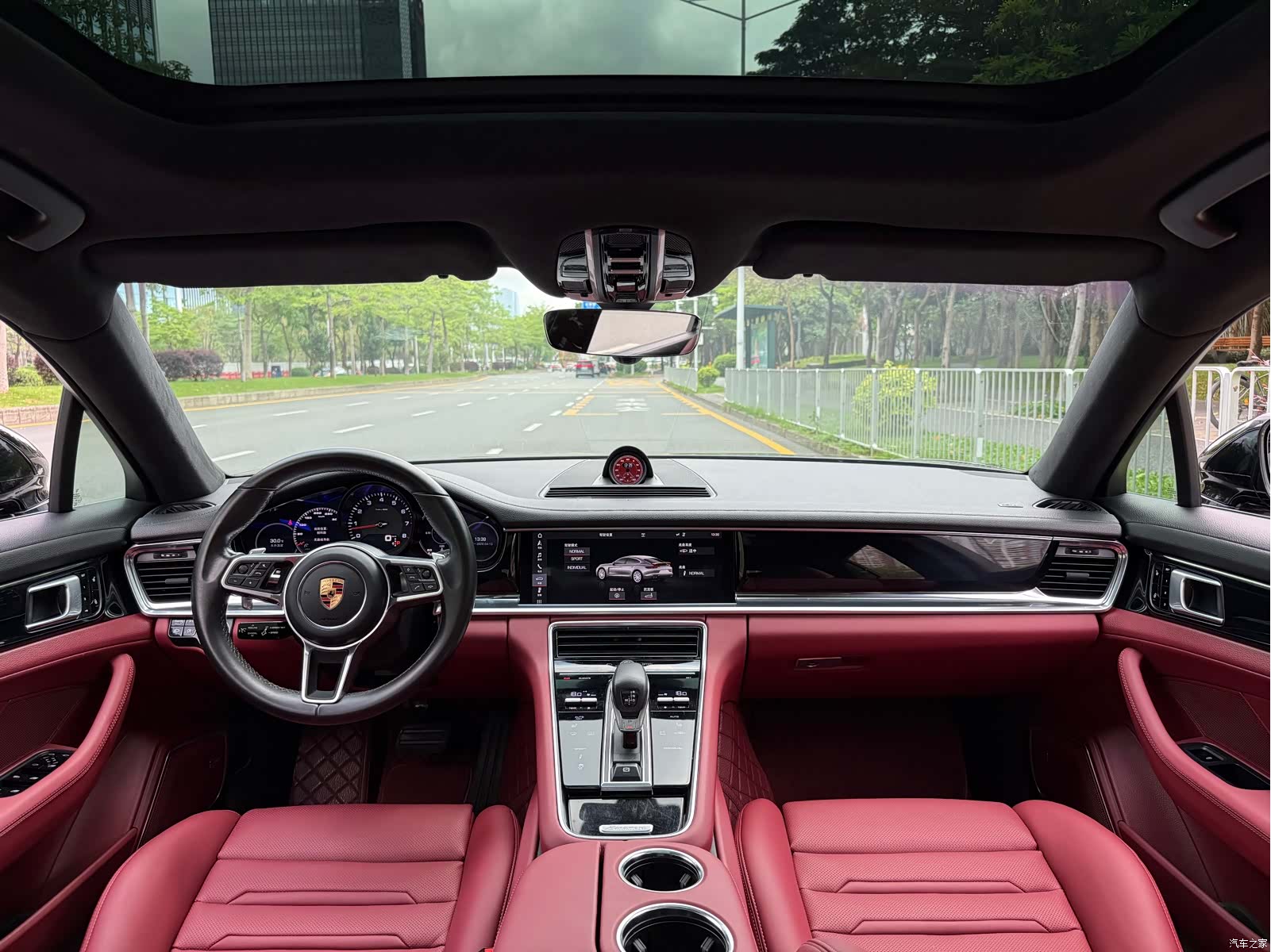 Porsche Panamera, 2018 все фото