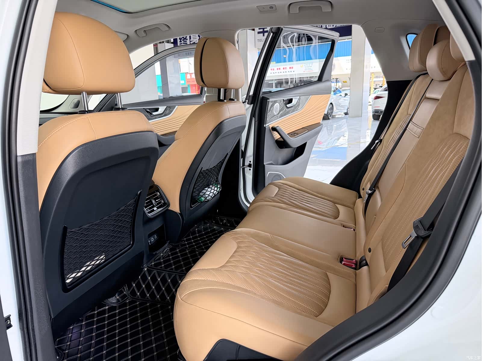 Hongqi HS5, 2024 6