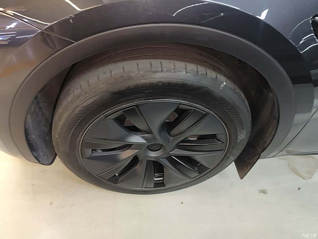 Tesla Model Y, 2024 23
