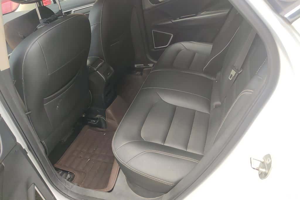 Geely Emgrand, 2018 11