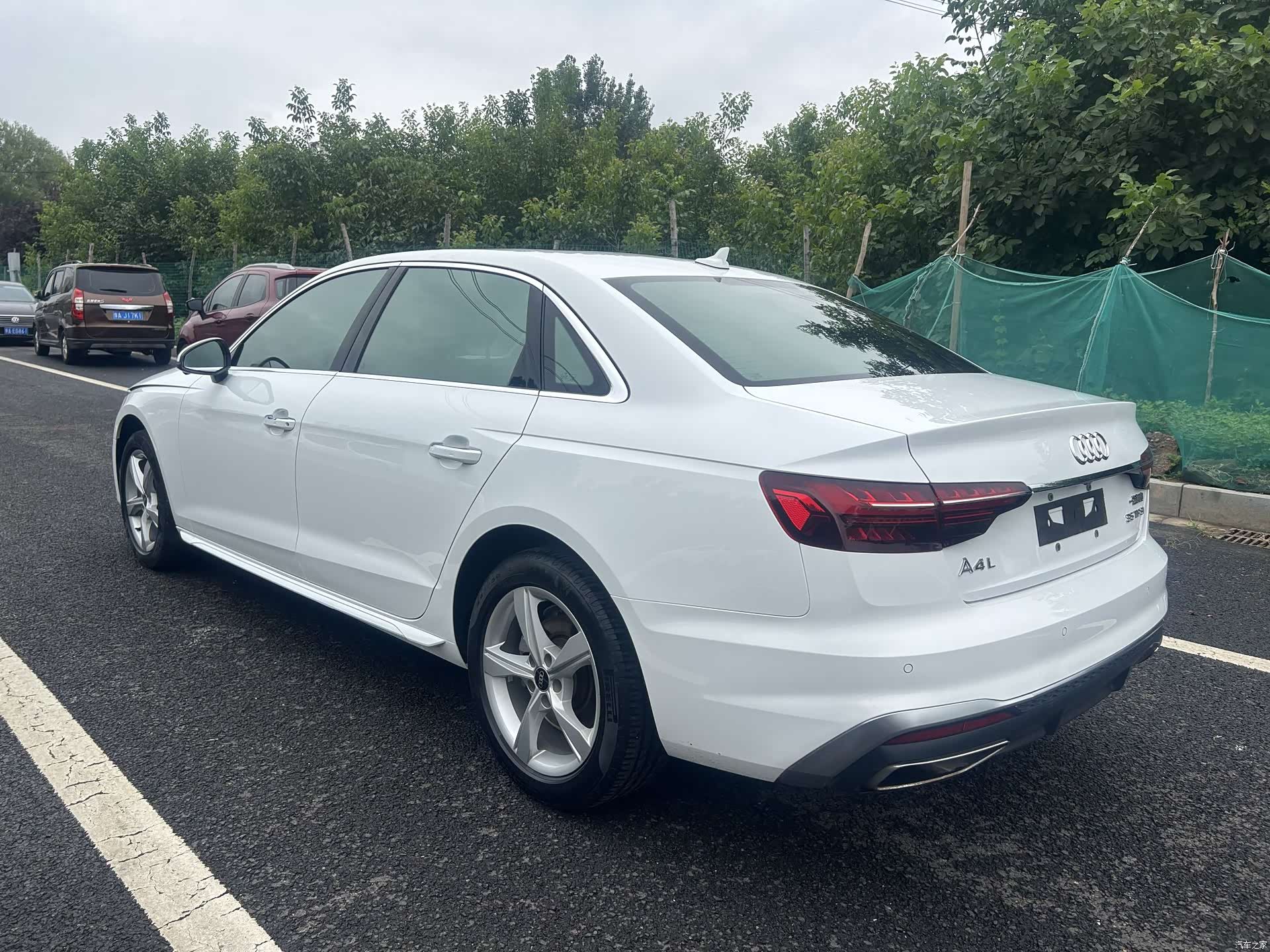 Audi A4L, 2022 все фото