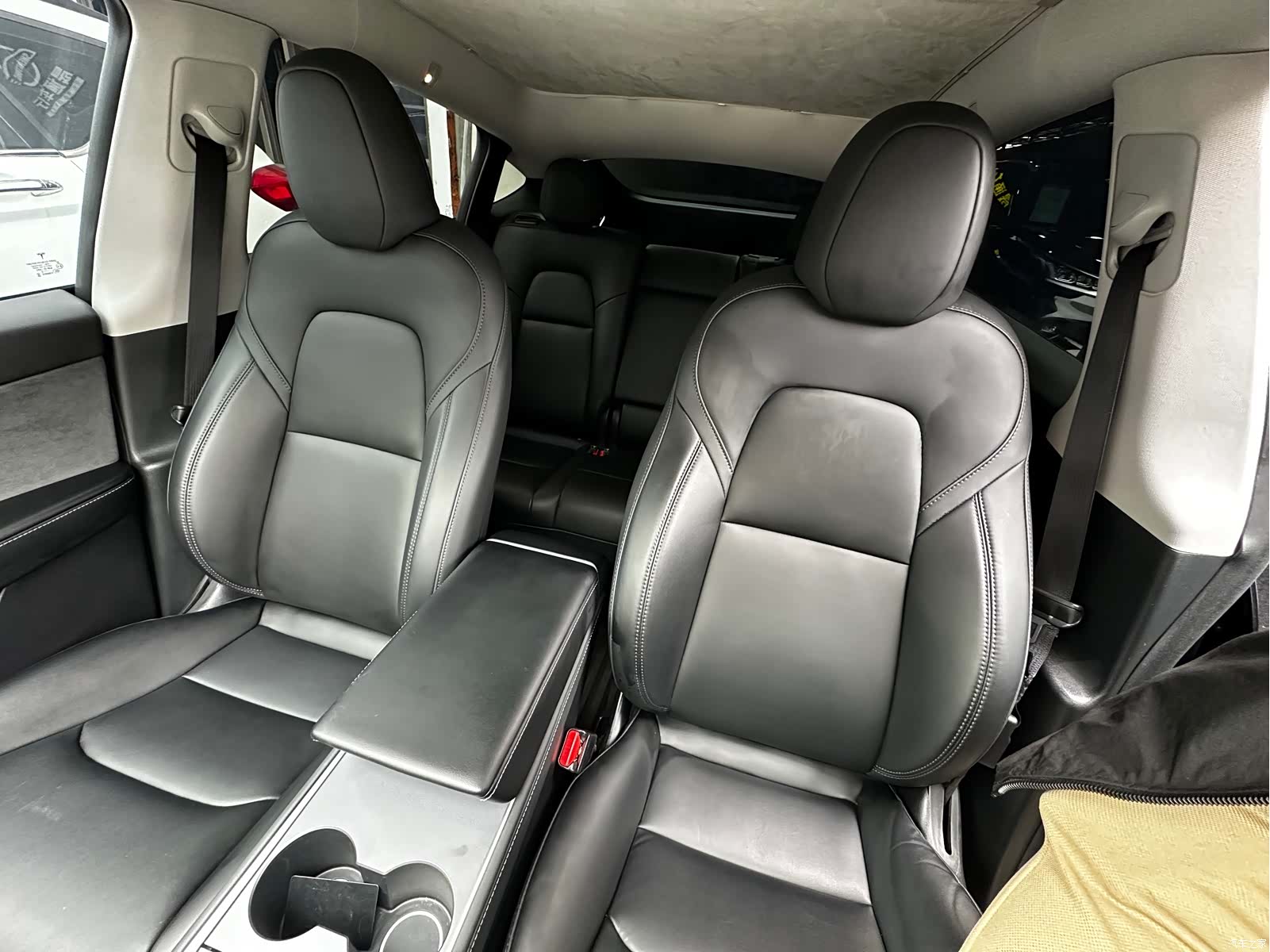 Tesla Model Y, 2023 23