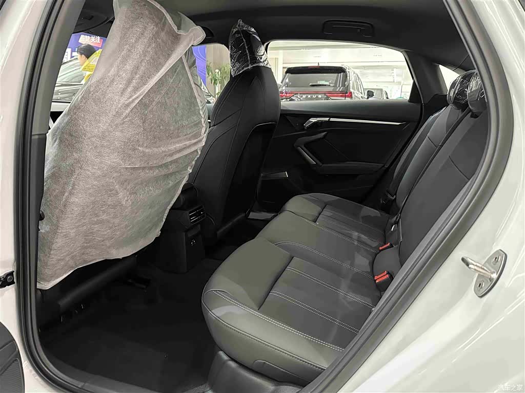 Audi Flying Spur, 2026 12