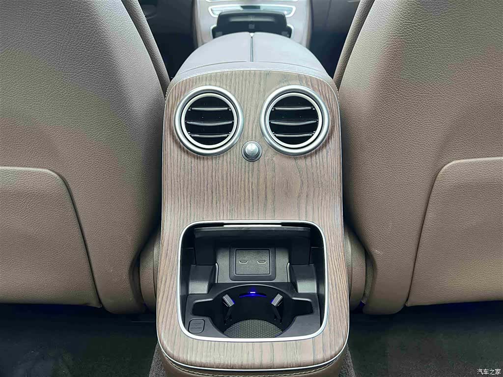 Mercedes-Benz E-Class, 2022 27