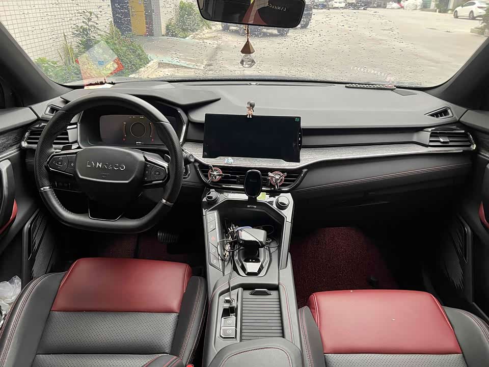 Lynk & Co 06