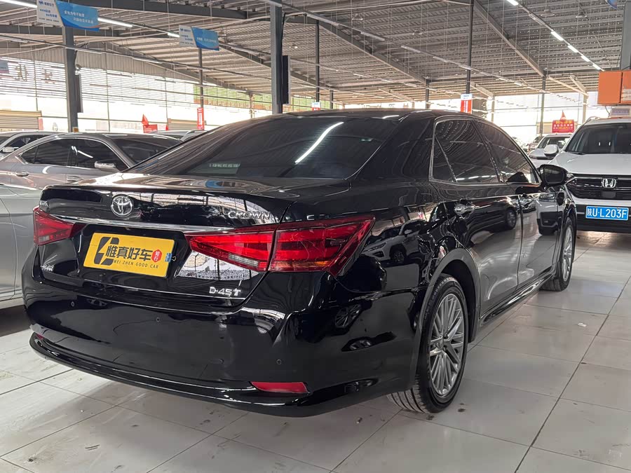 Toyota Crown 2017, фото 21