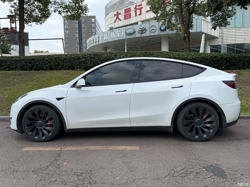 Tesla Model Y, 2023 3