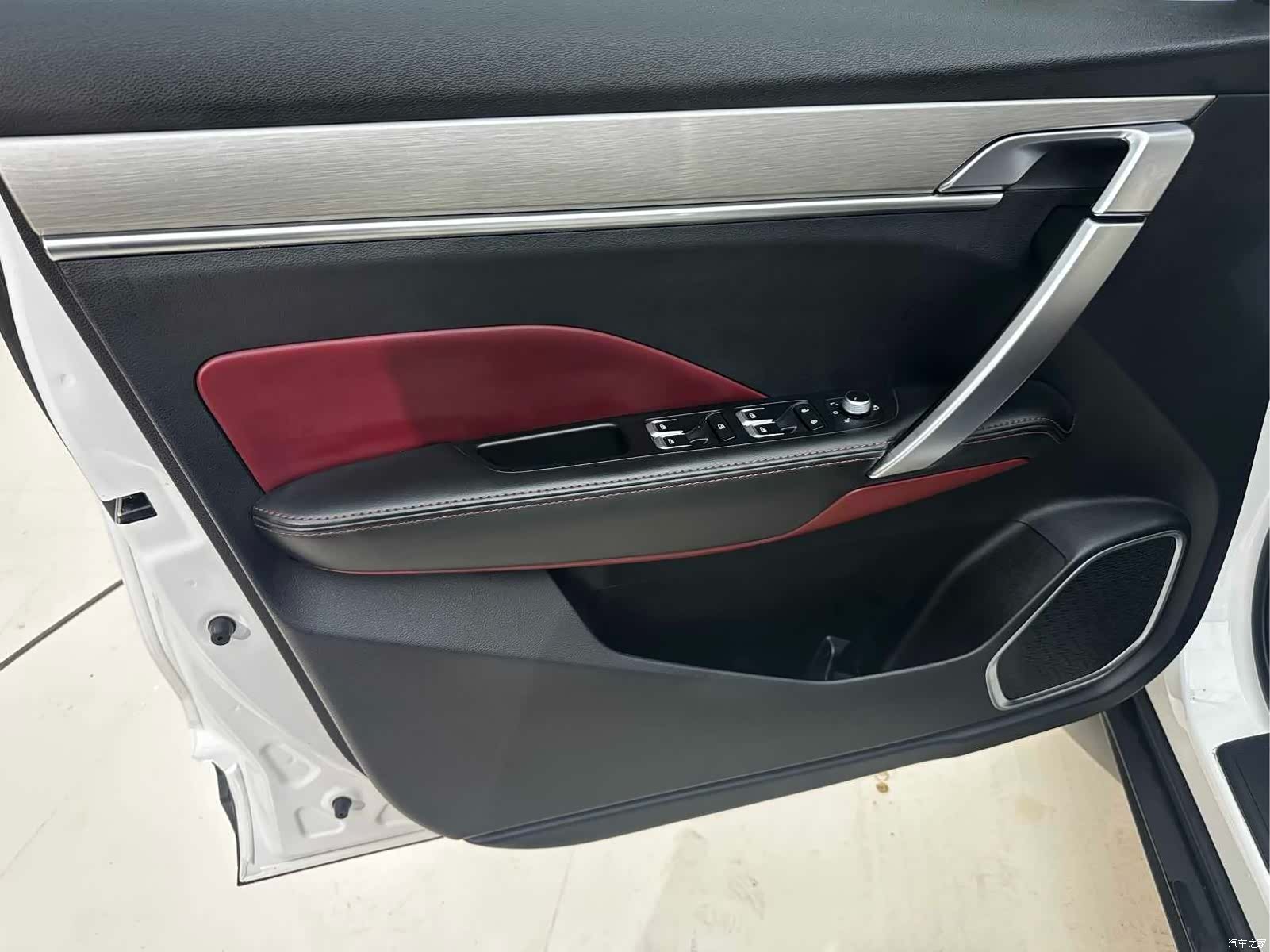 Geely Coolray, 2022 11
