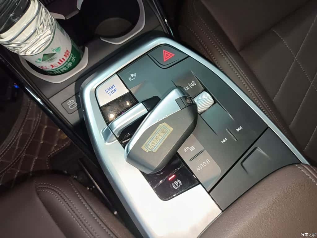 BMW iX1, 2025 9