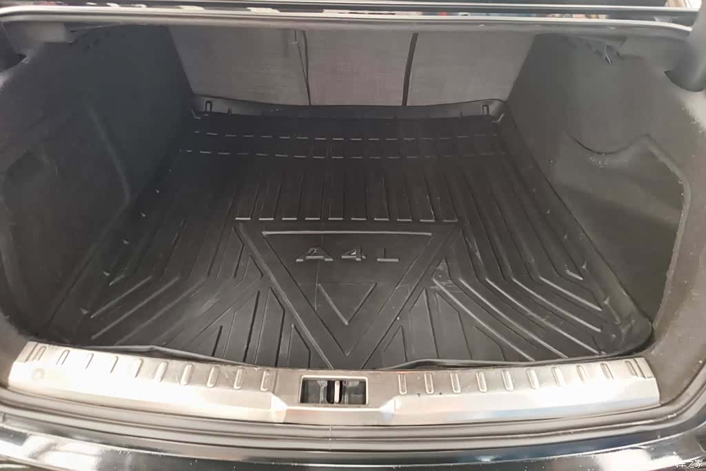 Audi A4L, 2014 4