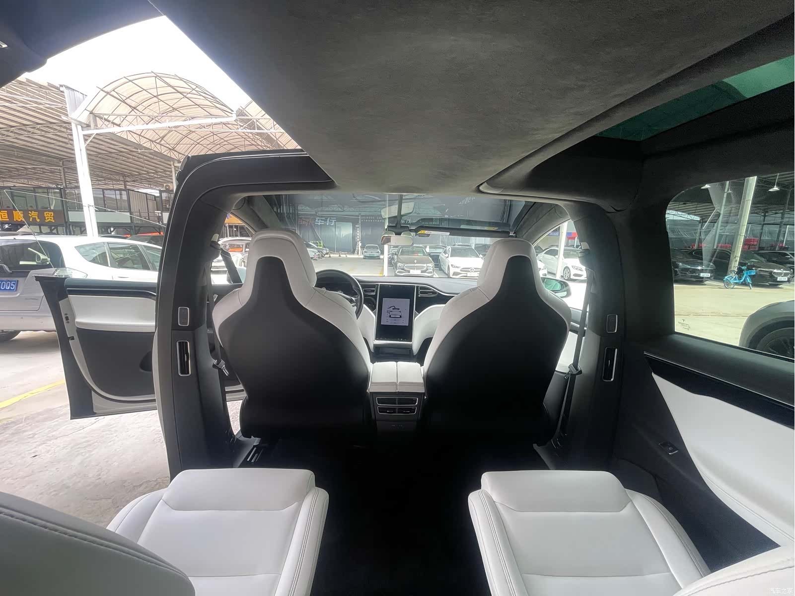 Tesla Model X, 2017 7