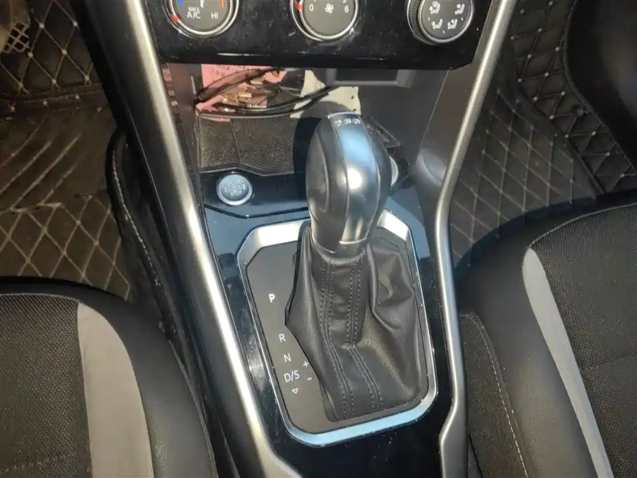 Volkswagen T-ROC exploring Songs