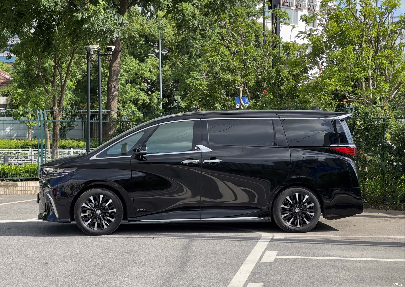Toyota Alphard, 2024 7