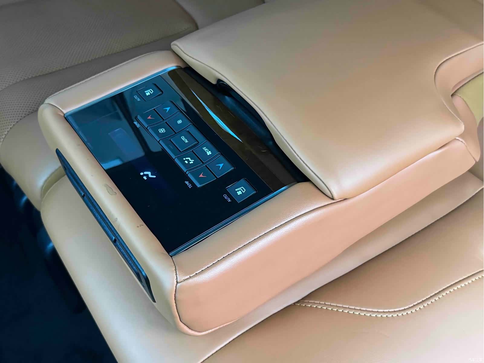 Lexus LX, 2019 18