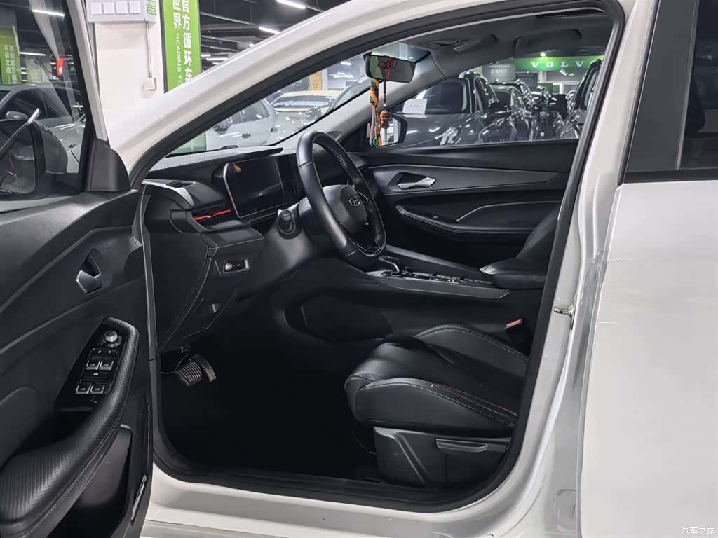 Geely Binray, 2022 10